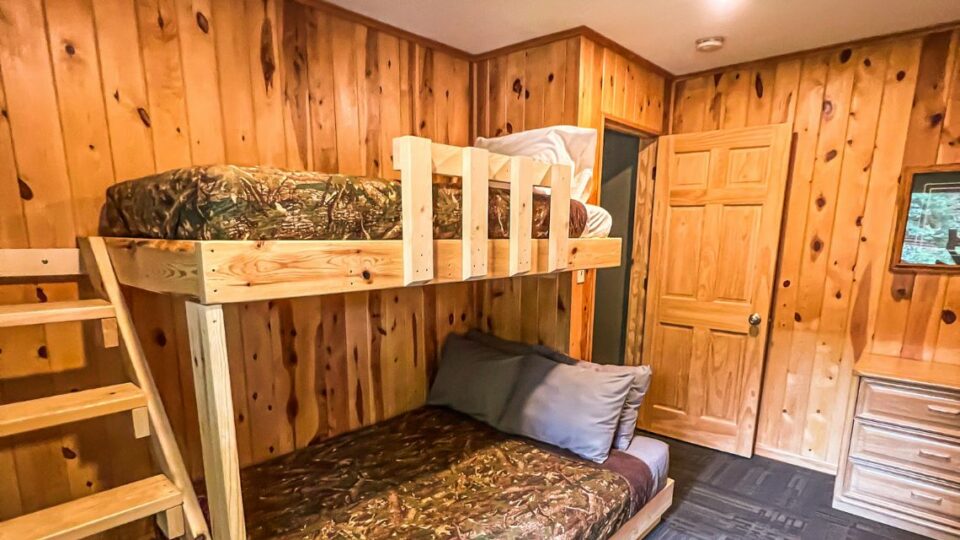Cabin Rental 10 Interior Twin and Full Sized Bunk Beds.
