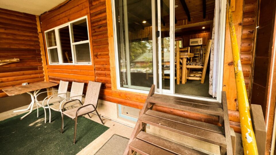 Cabin Rental 10 Exterior Steps and Deck Chairs