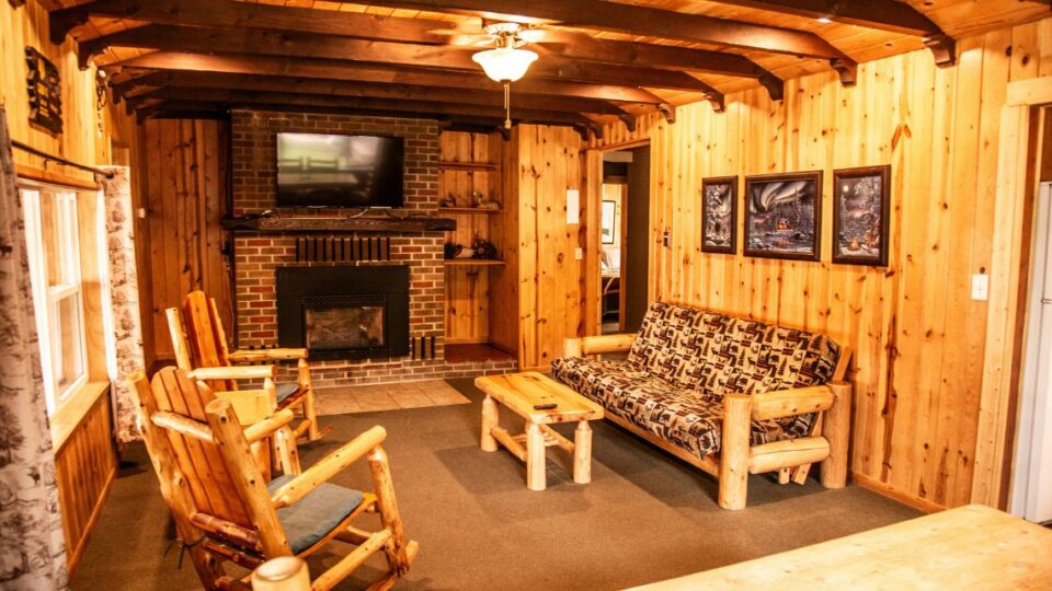 Cabin Rental 10 Interior Couch, Coffee Table, Chairs, Smart TV, and Fireplace.