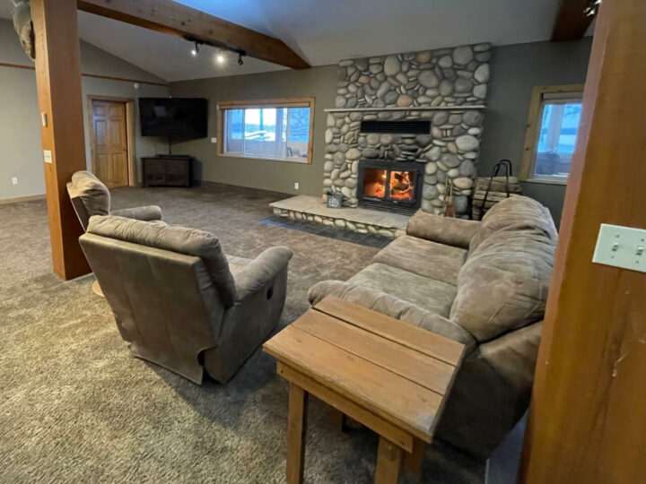 Cabin 15 Living Room
